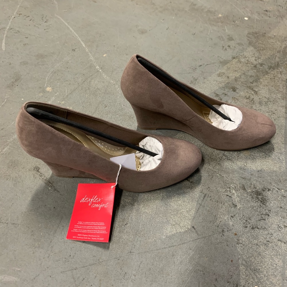 New in box Ladies wedge shoes